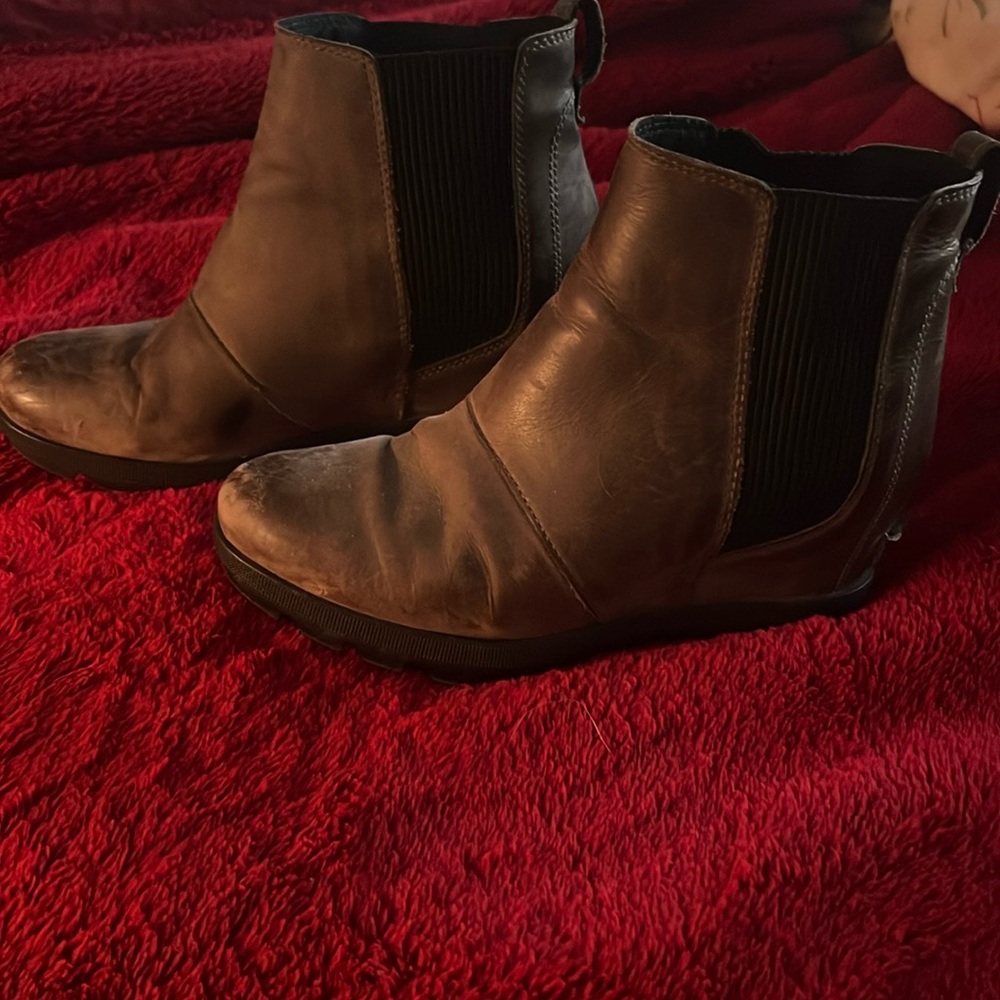 Sorel Joan of Arc short booties in great condition. Plenty of wear left!
